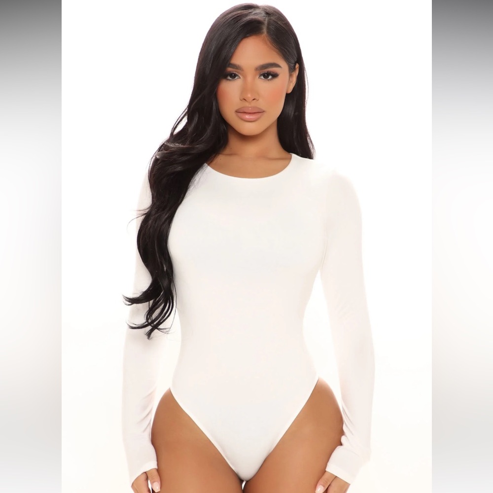 Brand New! White bodysuit 🤍 (make me an offer)